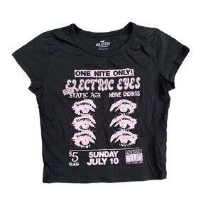 Hollister Baby Graphic T-Shirt XS‎